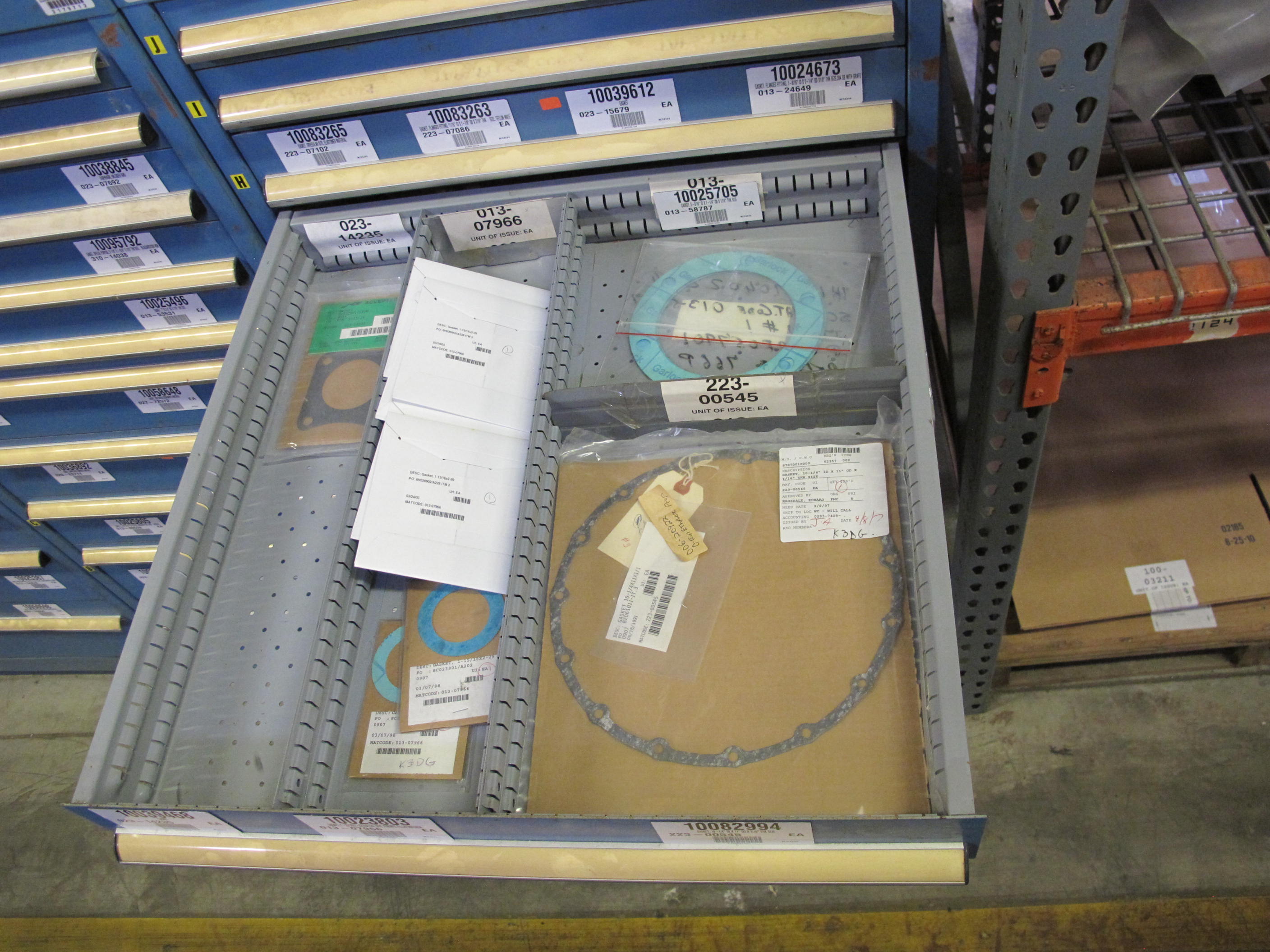 LISTA HEAVY DUTY 10-DRAWER PARTS CABINET W/ CONTENTS (W-50) LOADING & HANDLING FEE $25-